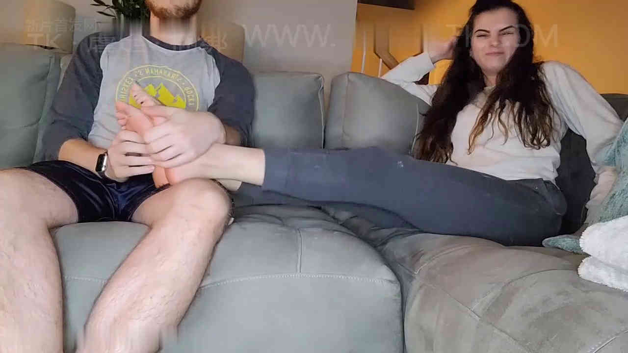 欧美挠脚心新作tk一一vk视频之Brattyjewxo – Couch Tickle！在线看！