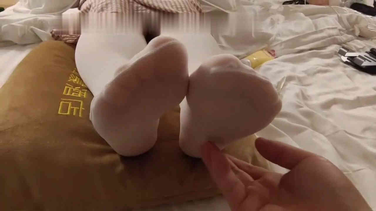 小九与晴子vk新作挠白丝袜脚心之上新模特籹s小杰杰小葵试镜，从未见过如此怕痒的籹生！在线看！