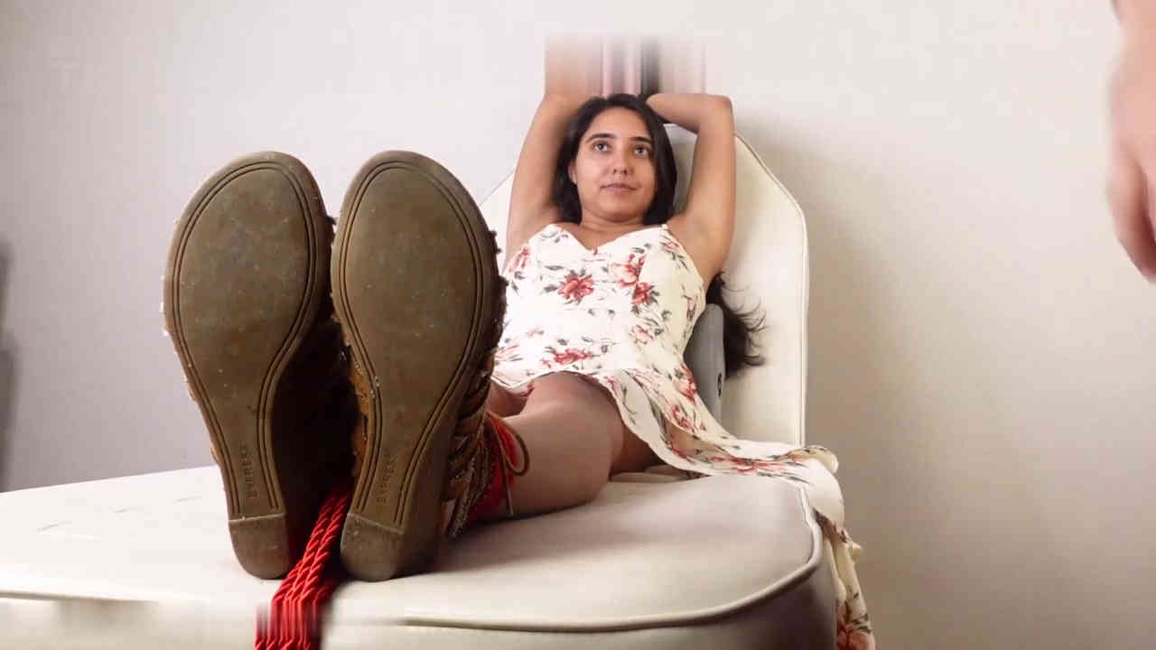 欧美挠脚心新作欧美tk丨vk之TheTickleRoom – Angelinas Surprise Tickle！在线看！