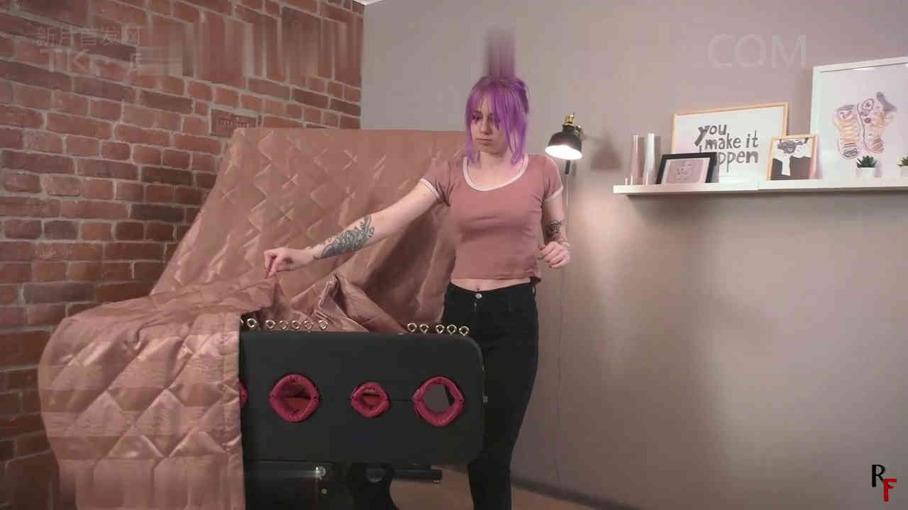 欧美tk网站新作女生被挠痒痒之RussianFetish – The story how Olivia the photographer became a tickli！在线看！