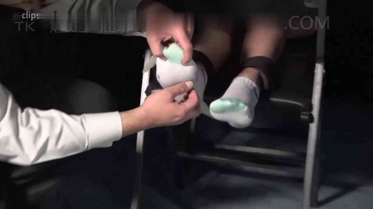 欧美挠脚心脚底丨vk脚心新作之国外美女行床挠脚心脱袜子ElValleDeLasCosquillas – Lonesome Town！在线看！