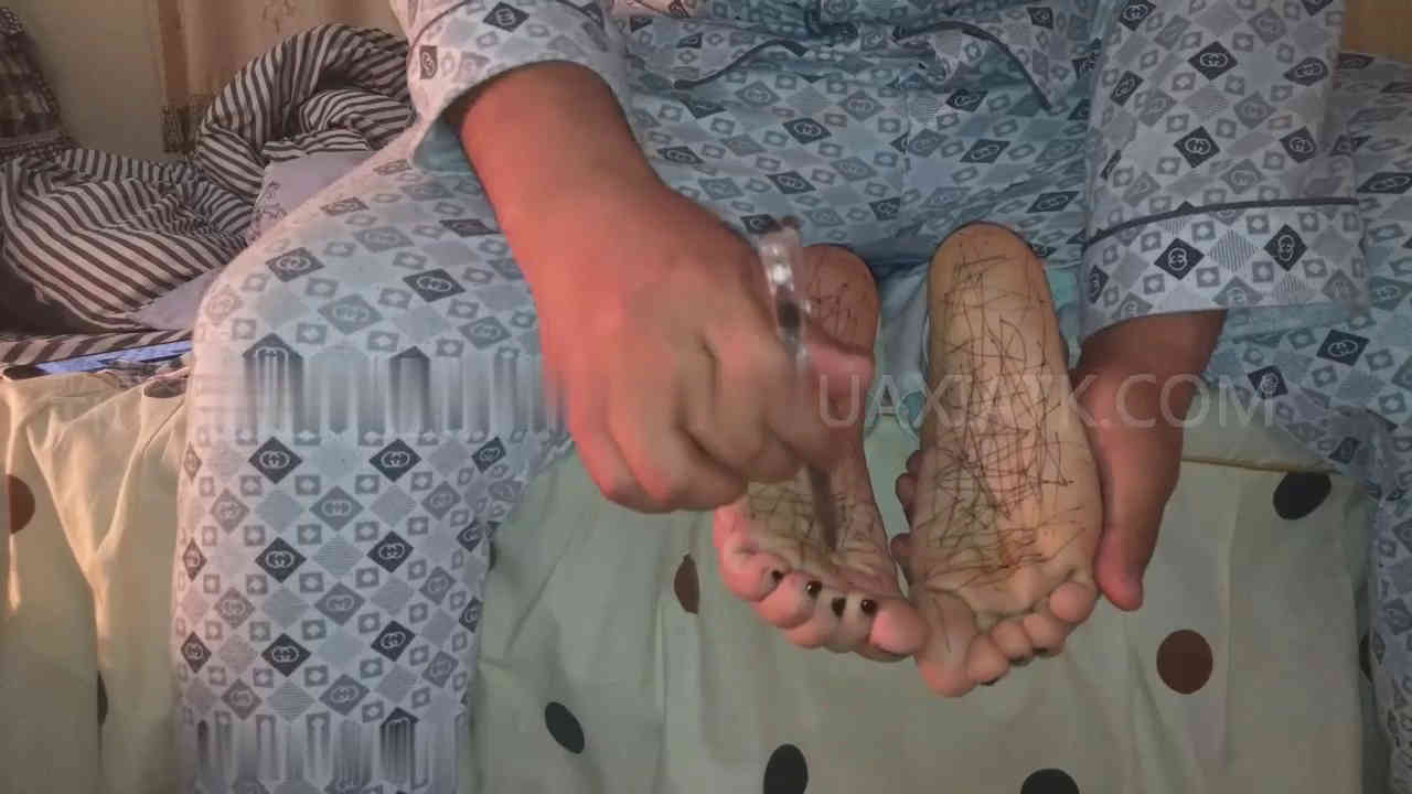 小迪原创tk新作挠脚心的网站之小迪元旦定制！在线看！