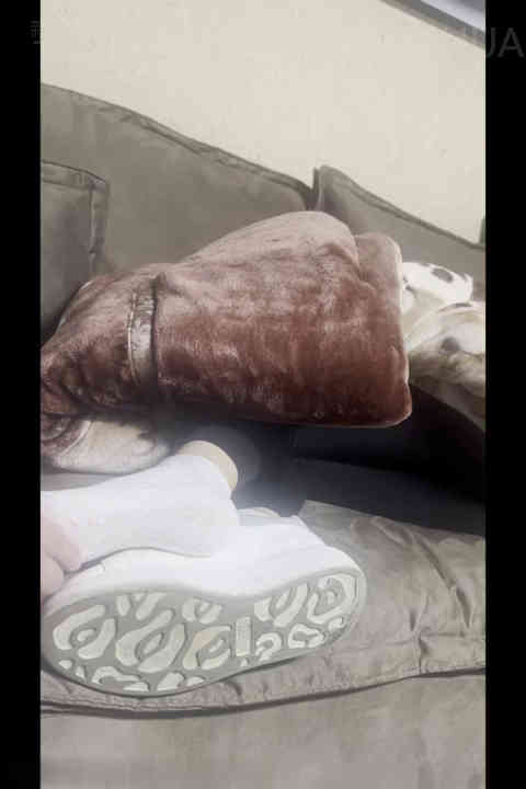 求是挠脚心新作tickle官网之酒吧气氛组喝醉偸挠脚心！在线看！